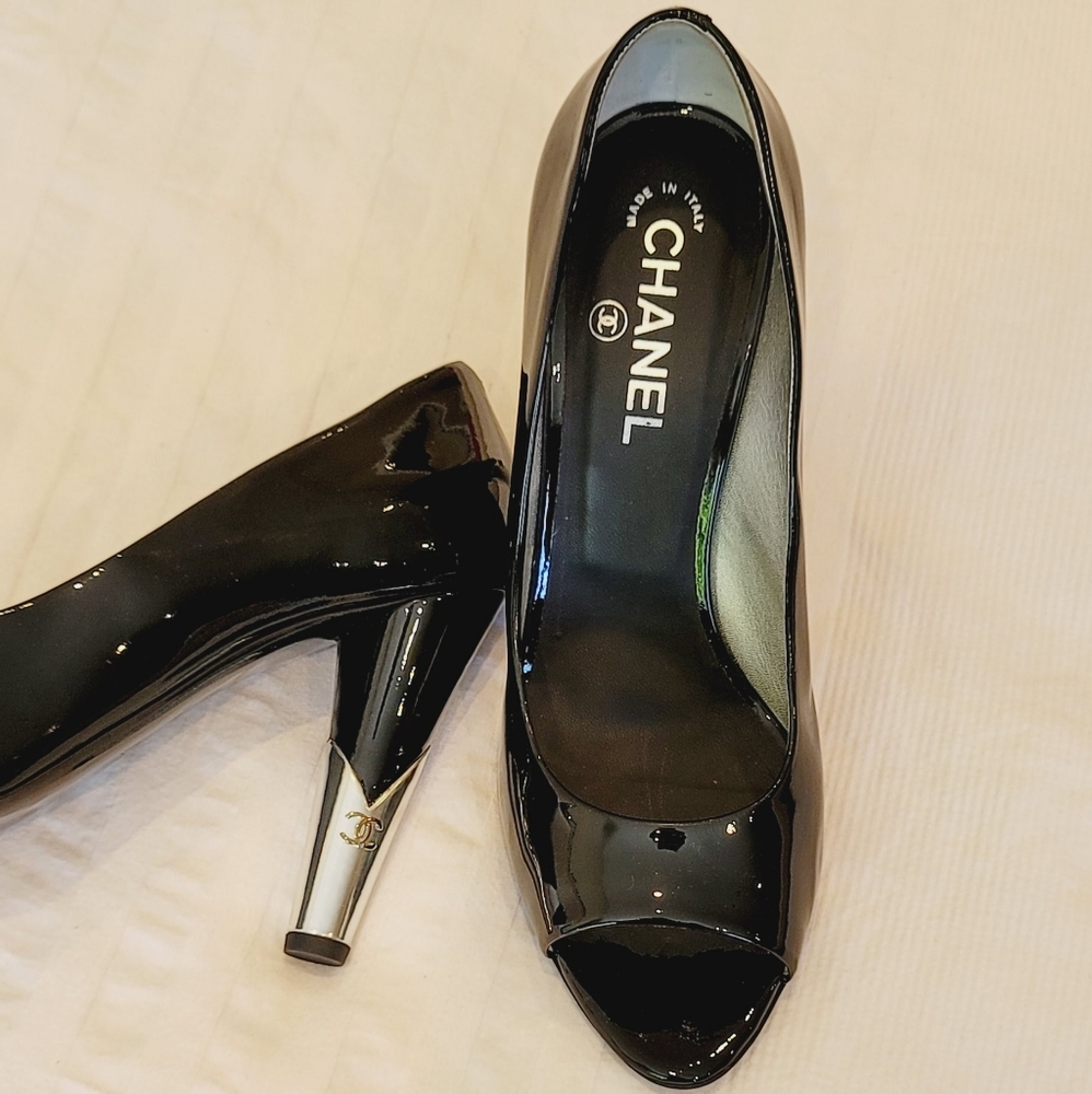 Like New CHANEL Black Heels